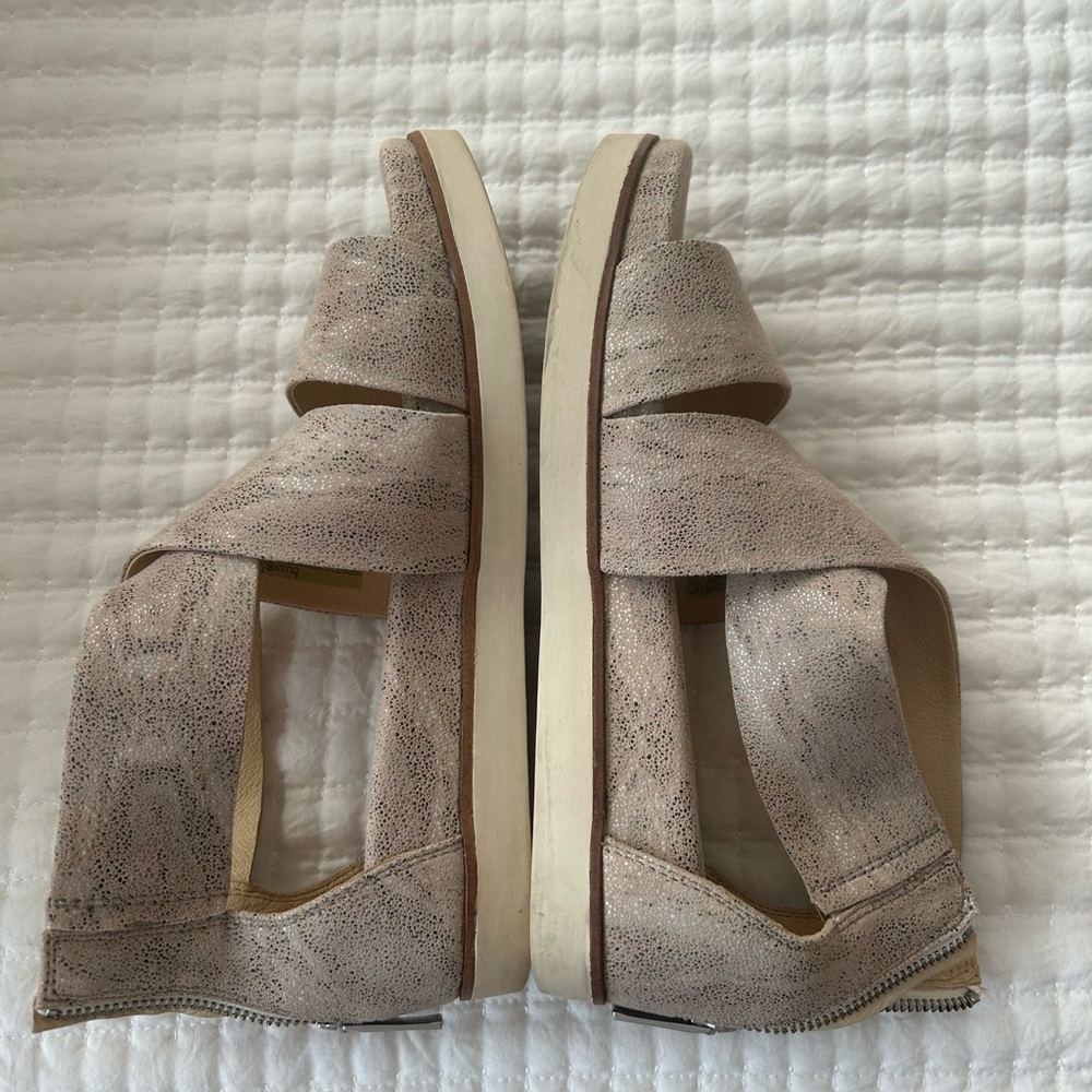 Women's wrap/zip sandals